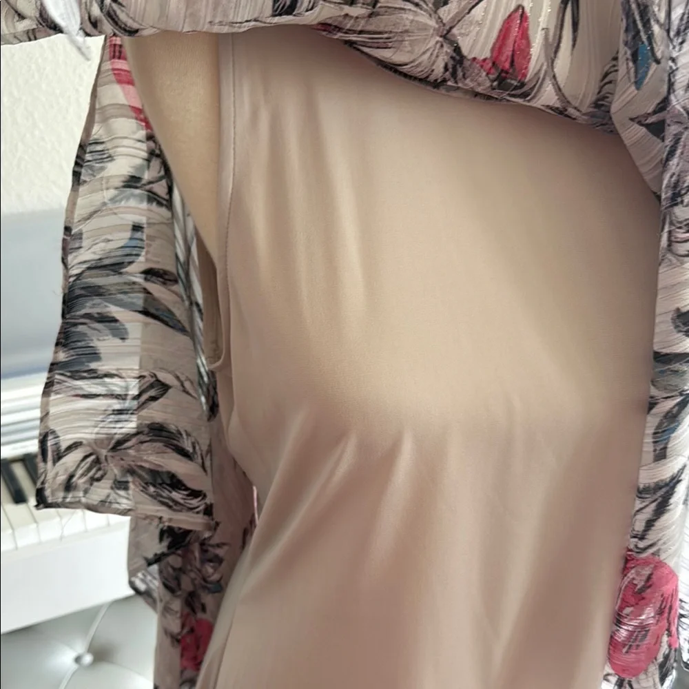 Jennifer Lopez Gray, Pink, and White Blouse sz Large - Picture 5 of 7